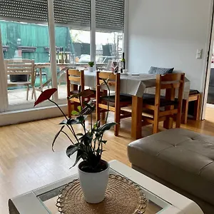 Dachgeschosswohnung Mit Kostenlosem Parkplatz Und Internet! Vienna